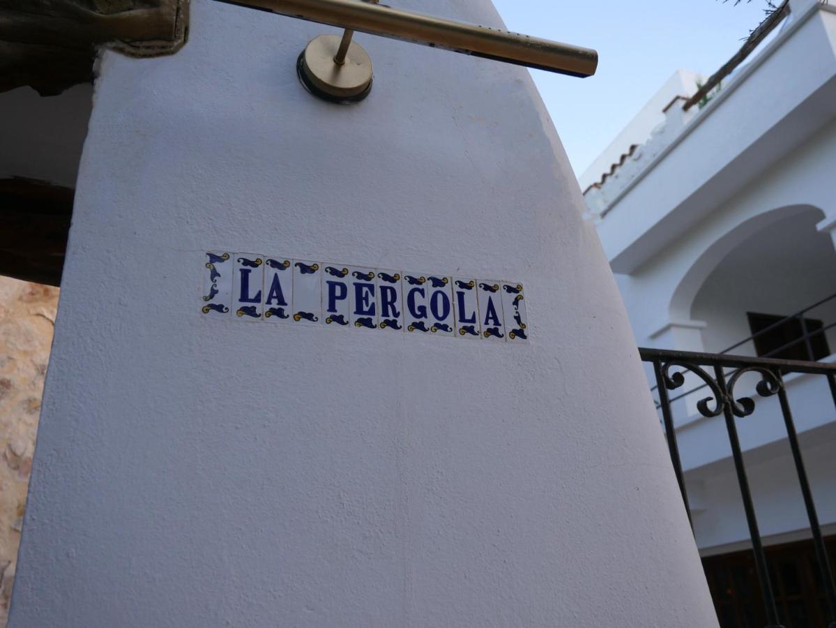 Хостел La Pergola Эс-Пужоль Экстерьер фото